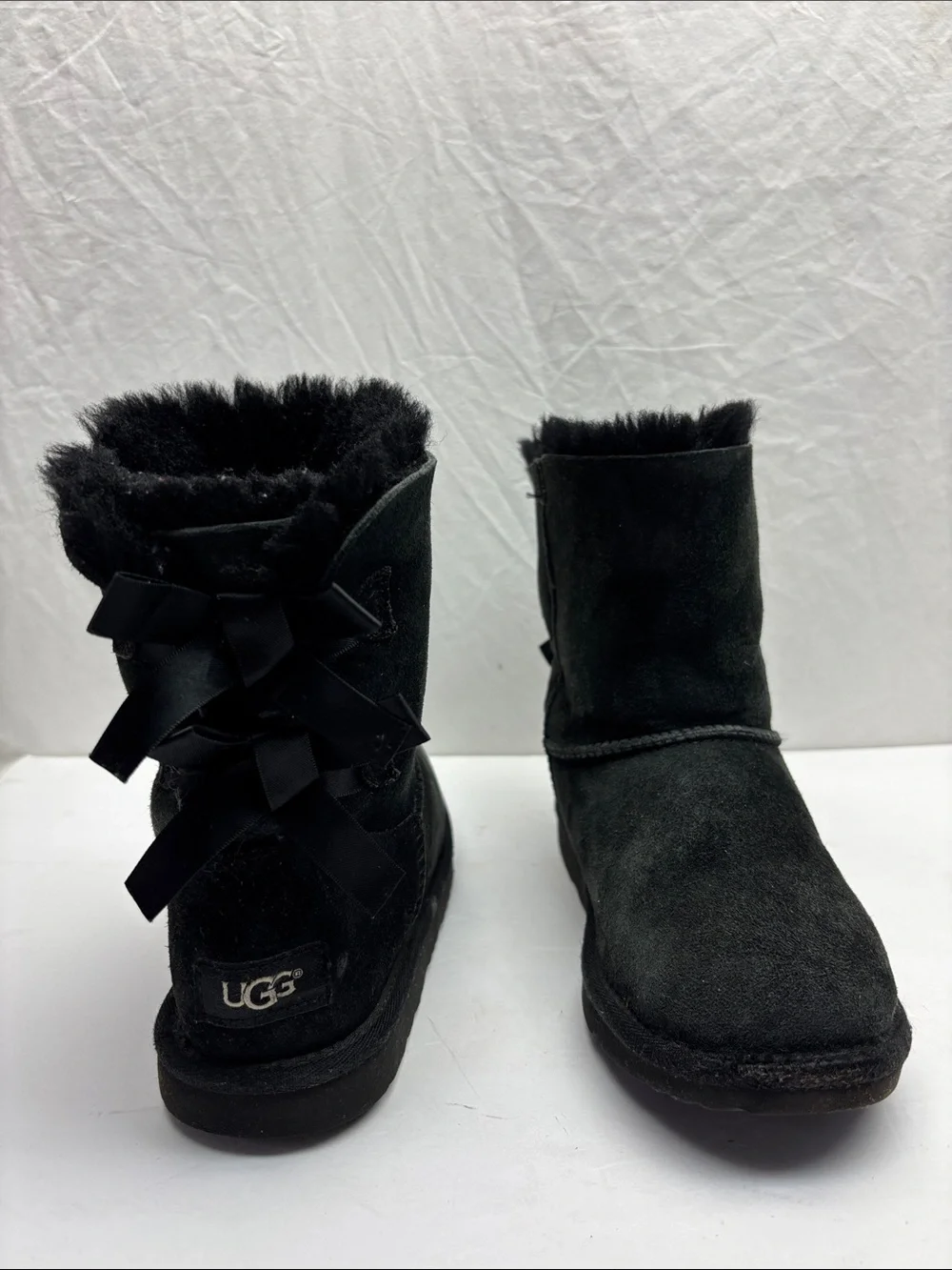 UGG Bailey Bows Boots, SZ 4 big girl, box 55